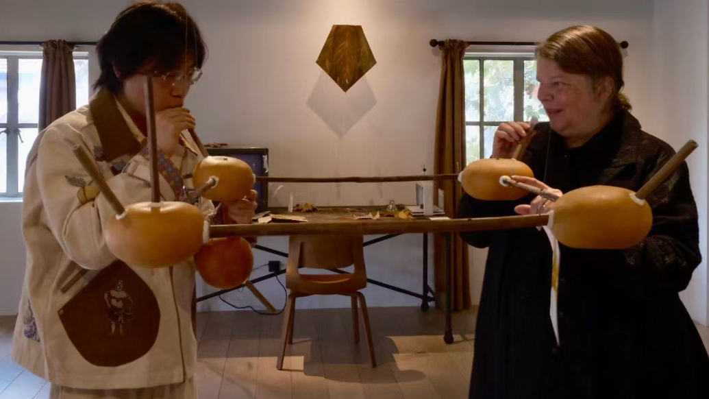 狂熱的昆蟲愛好者，在上海雙年展“演奏起飛”