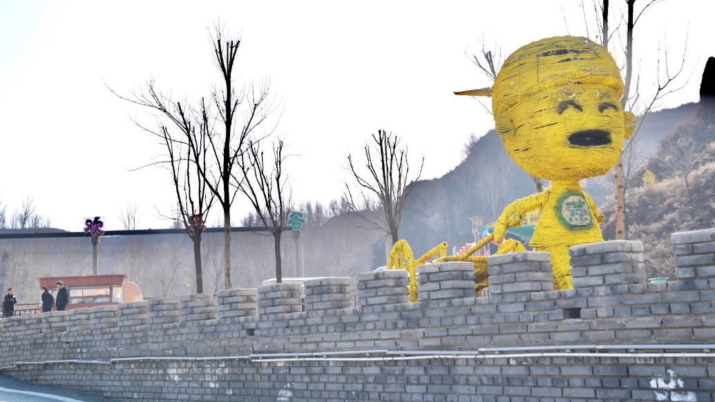 山西寿阳小村庄“双层托管”万亩示范园，集体和村民双双增收