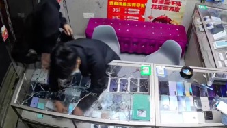 切割機破門，砸柜洗劫， “手機大盜”涉案9萬余元已落網
