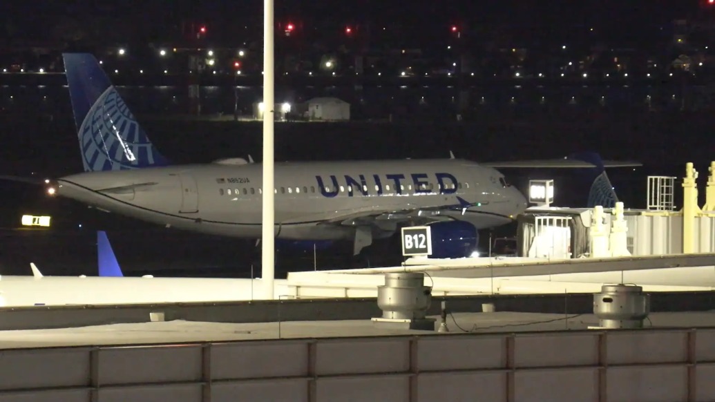 美政府“停擺”第42天:美機(jī)長(zhǎng)讓乘客給議員打電話解決延誤