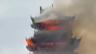 張家港市鳳凰山一仿古建筑發(fā)生火情，未對(duì)周邊林區(qū)造成影響