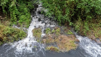 重庆南川通报“一河段水体颜色异常”：溶洞涌水造成水质异常