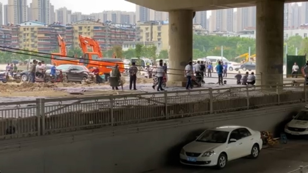 投資數(shù)百萬修停車場被拆建公園案一審開庭，被告武漢硚口區(qū)園林局否認(rèn)實施拆除稱僅負(fù)責(zé)建設(shè)