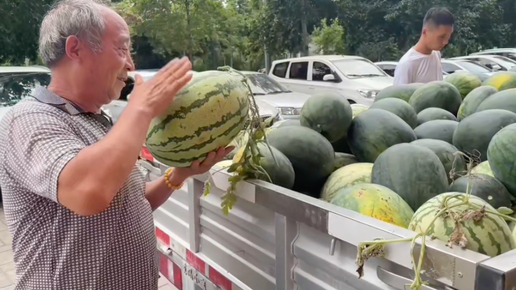 “不還完心里不得勁”，兒子病逝欠下18萬元治病錢“誠信老人”一筆筆還清