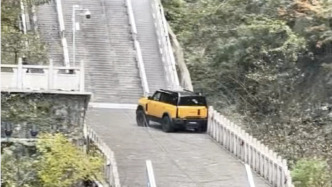 攀爬天梯溜车撞坏护栏，奇瑞致歉：安全防护绳固定点卸扣脱落，全力修复并赔偿