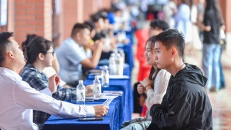 經(jīng)濟(jì)日?qǐng)?bào)刊文：聚焦關(guān)切讓高校畢業(yè)生等重點(diǎn)人群好就業(yè)