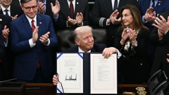 圖說｜特朗普簽署法案，結(jié)束美國(guó)史上最長(zhǎng)政府“停擺”