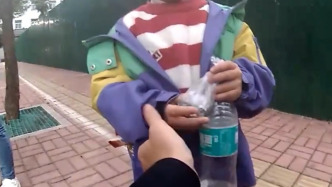 “沒事噠沒事噠”！小朋友街頭迷路民警暖心安慰