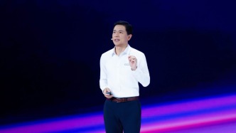 李彦宏：不管芯片厂商赚多少钱，芯片上的模型要产生十倍价值应用要创造百倍价值，这才健康