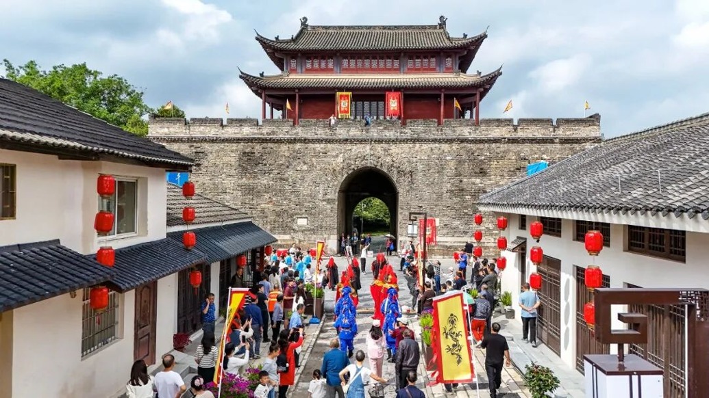 微短剧市场规模首次超越电影票房，湖北荆州打造短剧产业园