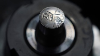 第1現(xiàn)場(chǎng)｜流通232年后，美國(guó)停產(chǎn)1美分硬幣