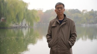 北大教授胡泳：當(dāng)年倡議數(shù)字化生存，現(xiàn)在建議學(xué)會(huì)放下手機(jī)