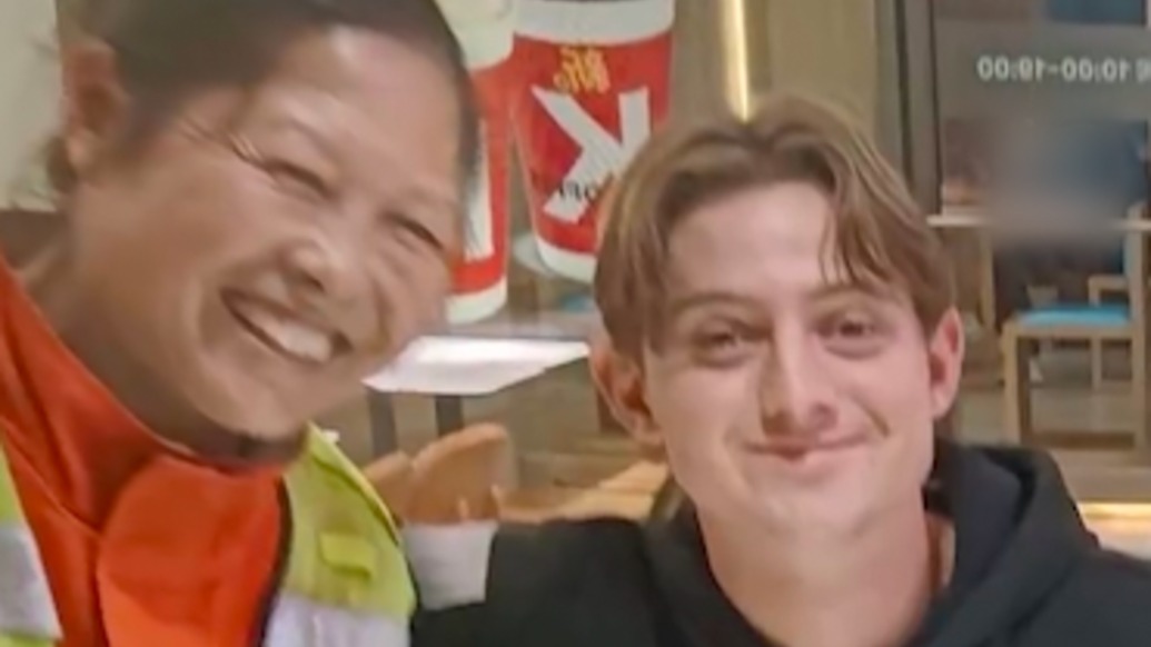 不白學(xué)！保潔大姐自學(xué)英語多年，用流利口語幫助外國小伙