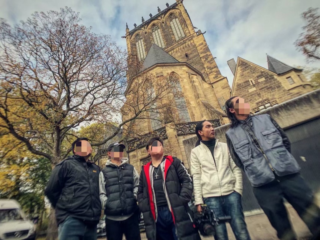 治愈网友的回村青年,治愈不了自己 13 resize,w 1024