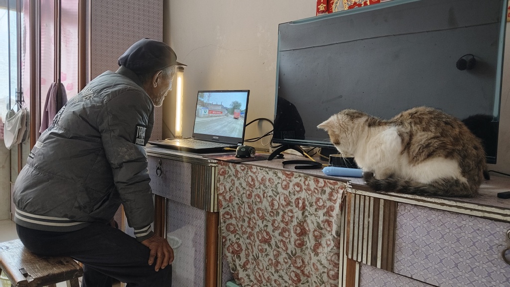 治愈网友的回村青年,治愈不了自己 21 resize,w 1024