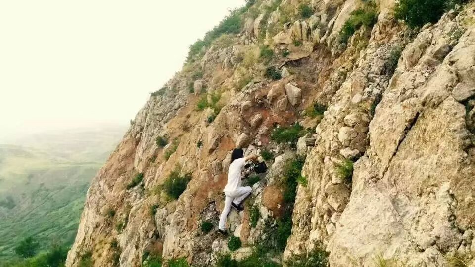 治愈网友的回村青年,治愈不了自己 12 resize,w 1024