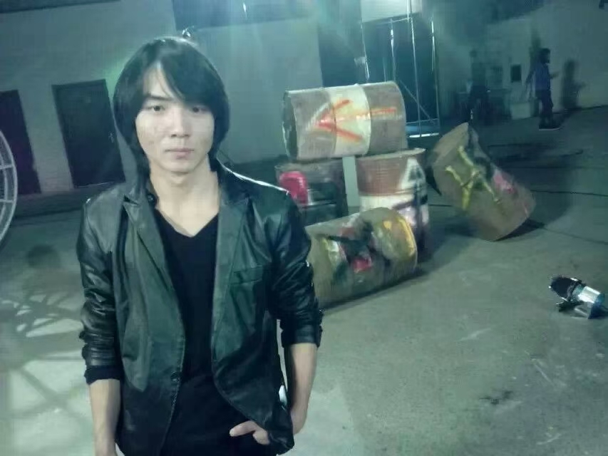 治愈网友的回村青年,治愈不了自己 10 resize,w 1024