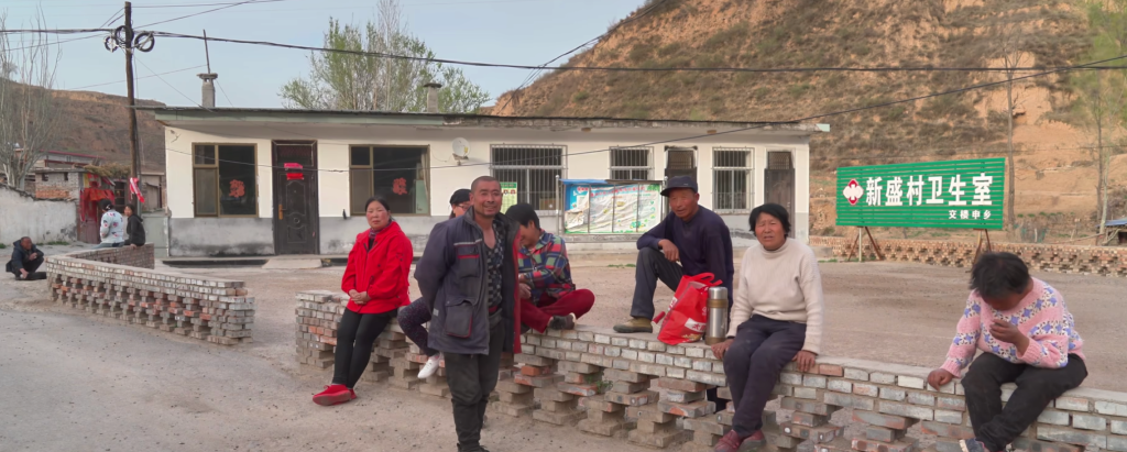 治愈网友的回村青年,治愈不了自己 7 resize,w 1024