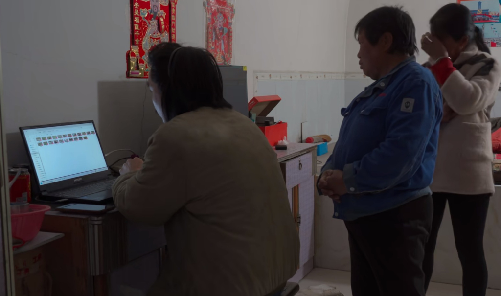 治愈网友的回村青年,治愈不了自己 8 resize,w 1024