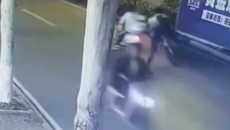 湖南醴陵一男孩騎車時(shí)被人拽倒受傷，派出所介入調(diào)查