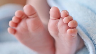 女子引產(chǎn)遭拒次日誕下女嬰被醫(yī)生違規(guī)抱養(yǎng)續(xù)：女嬰已回歸原生家庭