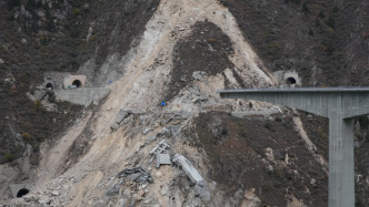 復(fù)盤四川雙江口垮橋：貨車司機發(fā)現(xiàn)裂縫后上報，官方快速管制免于傷亡