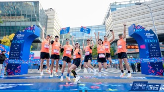 帶著進(jìn)博會(huì)的余溫，這場10公里路跑點(diǎn)燃了一片區(qū)劃的激情