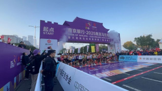 南京馬拉松鳴槍，希臘馬拉松市政府代表團來訪