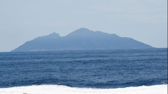 中國海警艦艇編隊(duì)11月16日在我釣魚島領(lǐng)海巡航