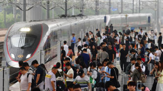 1至10月全國鐵路發(fā)送旅客39.5億人次，創(chuàng)歷史同期新高