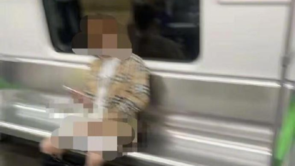 南寧警方通報(bào)“一男子在地鐵裸露身體隱私部位”：行拘