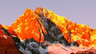 云南麗江迎來“日照金山”最佳觀賞季