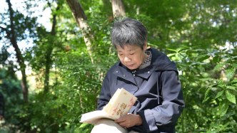 70歲寫出第一本書，古稀奶奶帶來(lái)“人間確信”