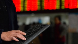 A股弱勢(shì)震蕩收跌：AI應(yīng)用概念股走強(qiáng)，兩市成交1.9萬(wàn)億元