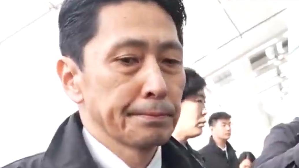 日本外务省高官抵京解释高市早苗言论，面对记者提问一言不发