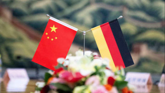 何立峰與德國副總理兼財政部長克林拜爾共同主持第四次中德高級別財金對話