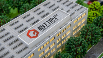 珠免集團(tuán)：擬向投捷控股轉(zhuǎn)讓格力房產(chǎn)100%股權(quán)，交易價(jià)格約55.18億元