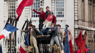 革命、苦難與救贖：歷史語境中的《悲慘世界》及其全球旅程