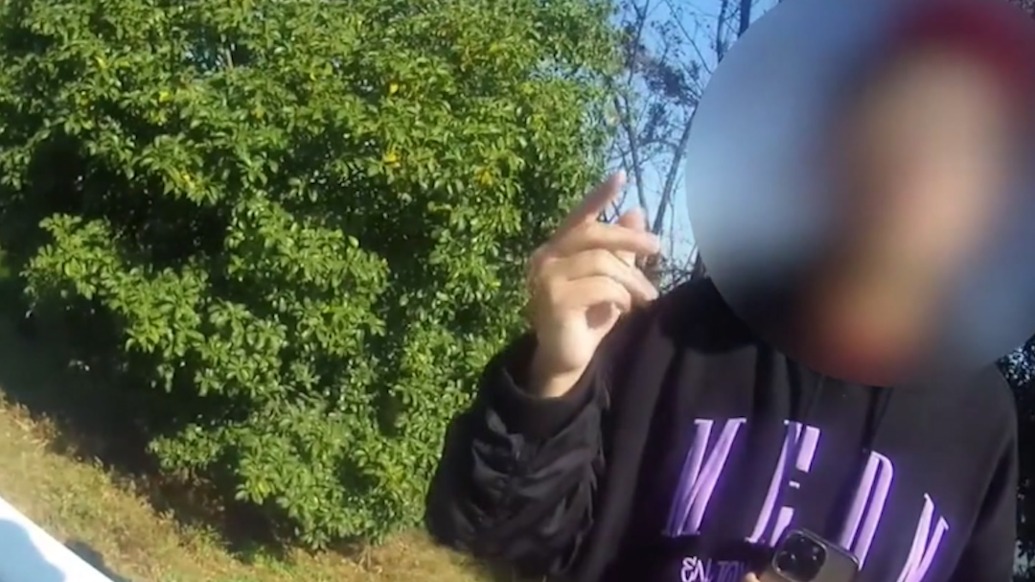 驾照被扣期间车辆抛锚遇交警,司机谎称:我是朋友,驾驶员打车走了