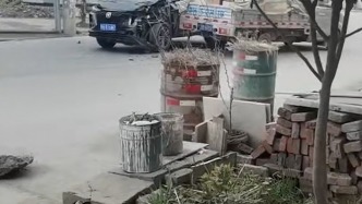 居民稱門口斷頭路車禍頻發(fā)無奈布“鐵桶陣”，湖北鐘祥一街道：能做的都做了