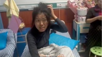 賽事方帶3萬(wàn)多元獎(jiǎng)金來(lái)看望，“冷美人”笑稱頭發(fā)變“石頭”