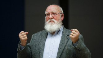 與兩大傳統(tǒng)不懈斗爭的哲學(xué)騎士：丹尼爾·丹尼特