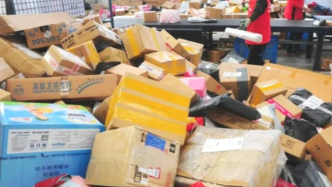 快遞員最怕的“神秘指標(biāo)”：?jiǎn)栍喡时澈蟮钠脚_(tái)考核困局