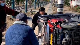 “用善舉為定親宴添彩！”赴兒子定親宴途中遇車禍，男子救出被困老人