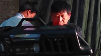 “只要他們愛看就放下去”，苗鄉(xiāng)夫妻翻山越嶺20多年，免費(fèi)放映5000多場電影