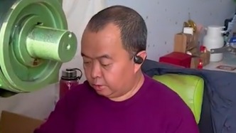 見證了無數(shù)家庭的美好開端，內(nèi)蒙古33年來的結(jié)婚證都出自殘疾人之手