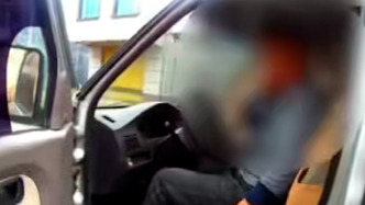 男子醉駕堵路中間酣睡，交警：涉嫌危險駕駛罪，刑拘！