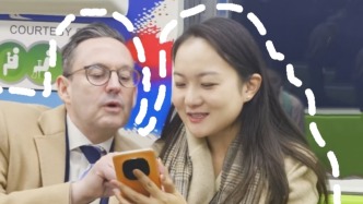 小浪花看奔流丨和總領(lǐng)事一起在上海地鐵上讀詩，這句話竟是一語三關(guān)？