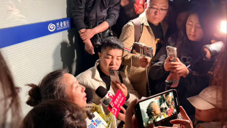 被告人當(dāng)庭突然解除律師委托，成都27歲女子家門口遇害案一審宣布休庭