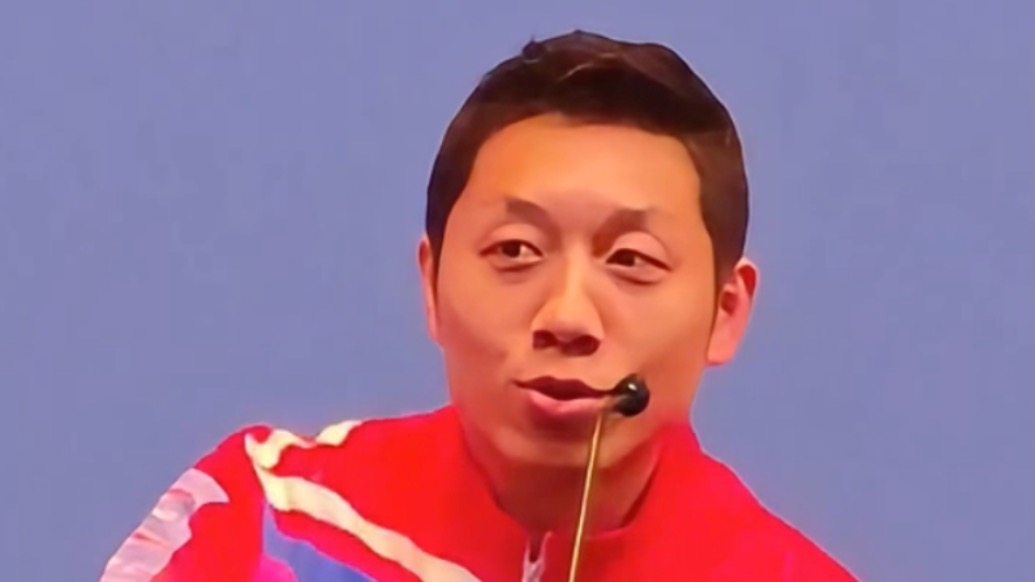 许昕自嘲年龄大：这个年纪除了马龙没人比我强